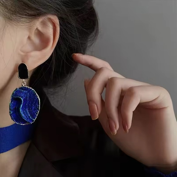 Van Gogh Style Abstract Painting Earrings- 2025 Trend (Simulated Natural Stone) - Picture 3 of 9